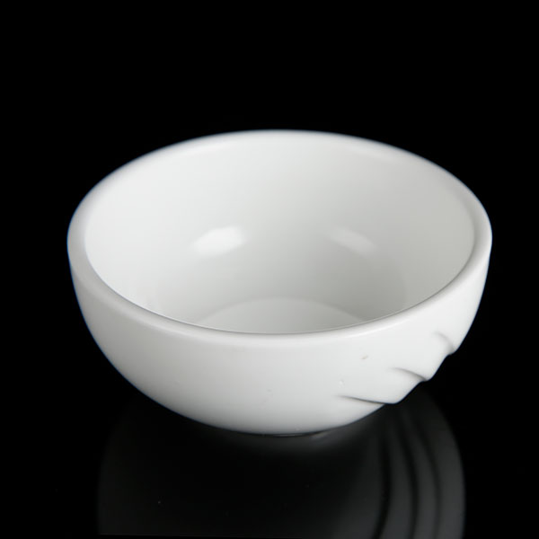 斜纹白瓷圆碗