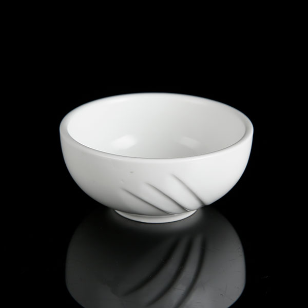 斜纹白瓷圆碗