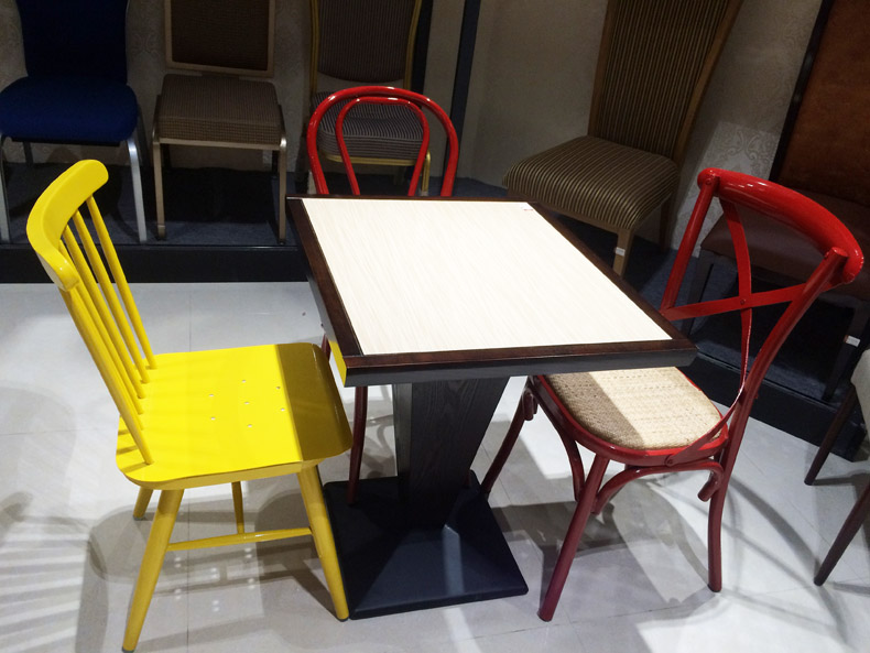 四方形休闲餐桌