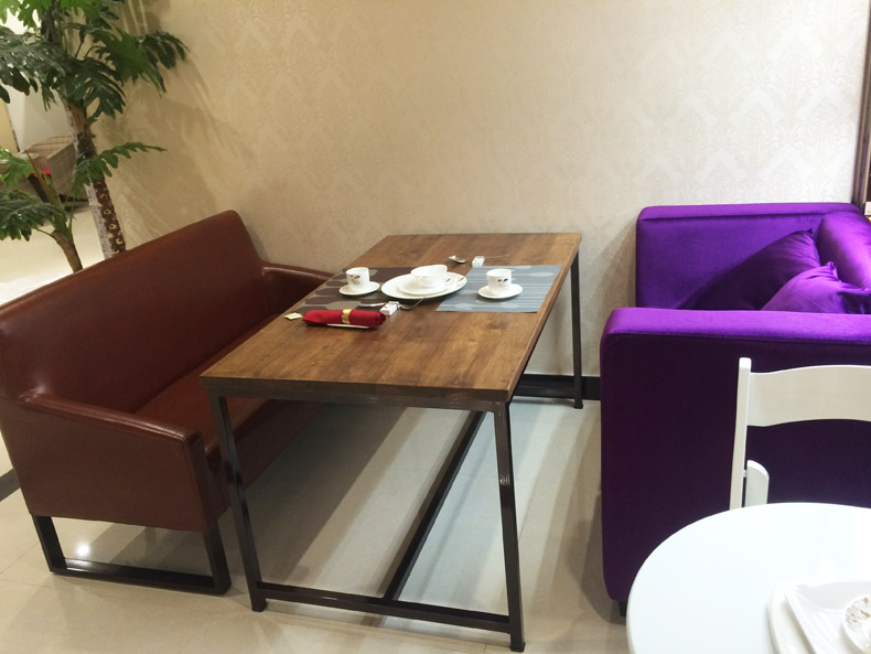 长方形金属骨架休闲桌