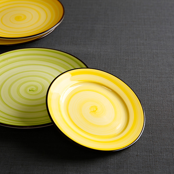 炫彩黑边陶瓷圆盘